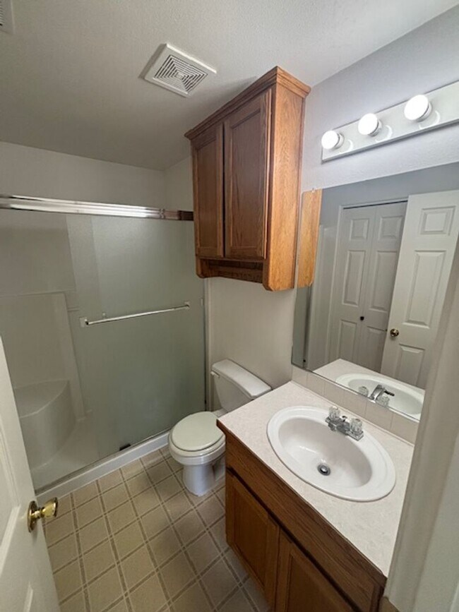 Building Photo - 4 Bed 2.5 Bath in Hillsboro