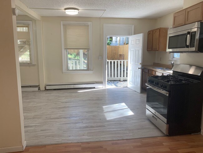 Building Photo - 134 Chestnut Ave