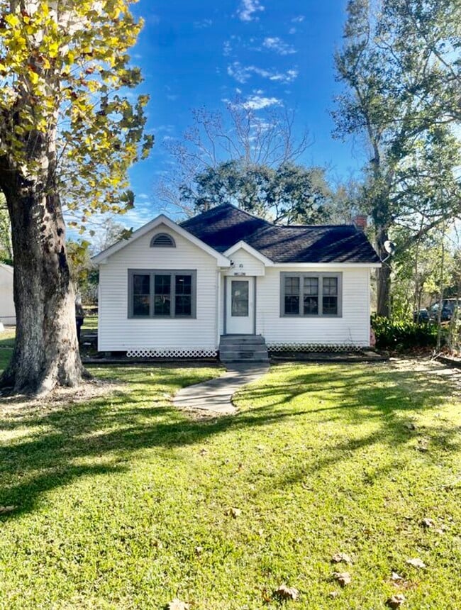 Building Photo - 321 S Arcola St