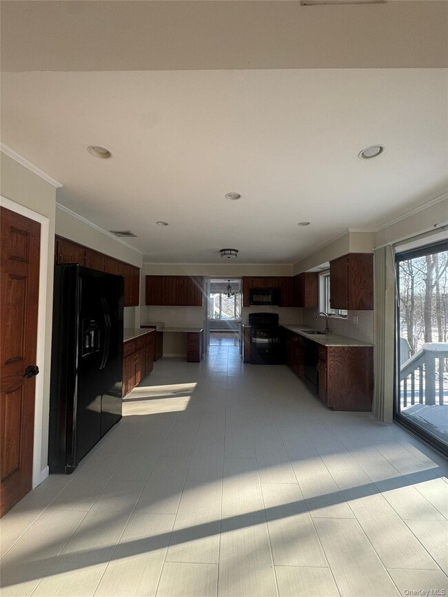 Building Photo - 28 Lakeview Dr