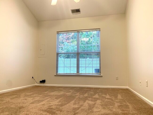 Building Photo - BEAUTIFUL 3 BED/2.5 BATH CONDO, SPACIOUS &...