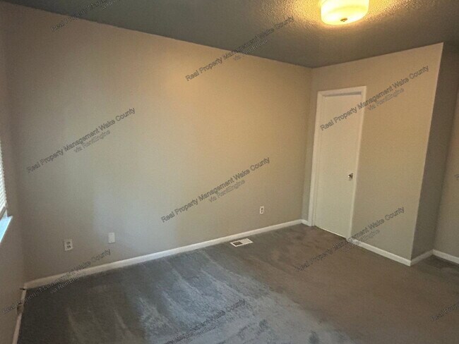Building Photo - 4702 Walden Pond Dr