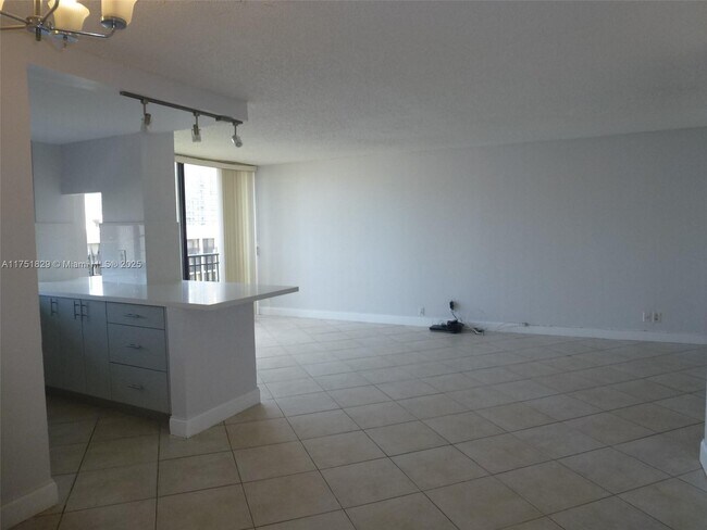 Building Photo - 17021 N Bay Rd