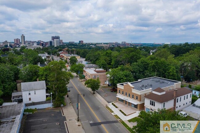 Building Photo - 139 Raritan Ave