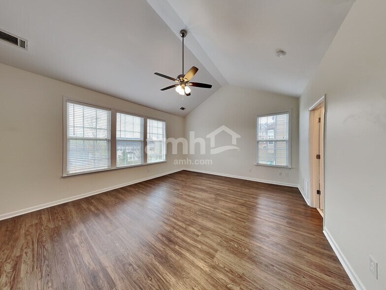 Building Photo - 1823 Madrid Falls Dr