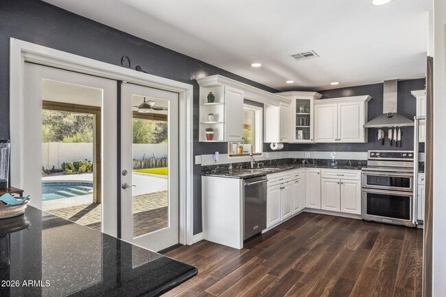 Building Photo - 221 W Sweetwater Ave