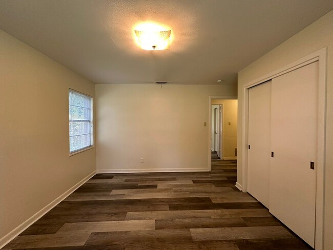 Building Photo - Beautiful 3 Bed 2 Bath in the Heart of Tyler!