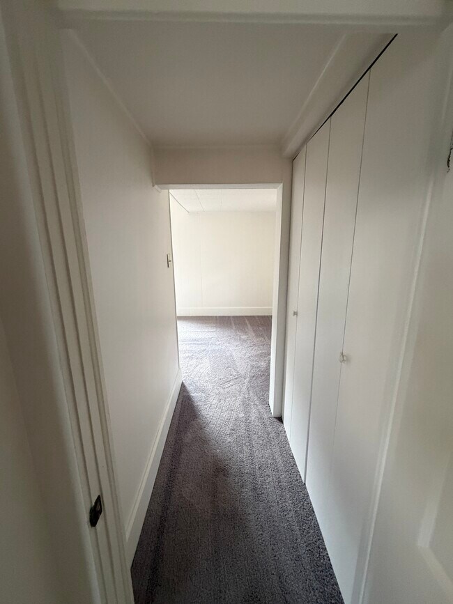 Building Photo - 716 Park Lane