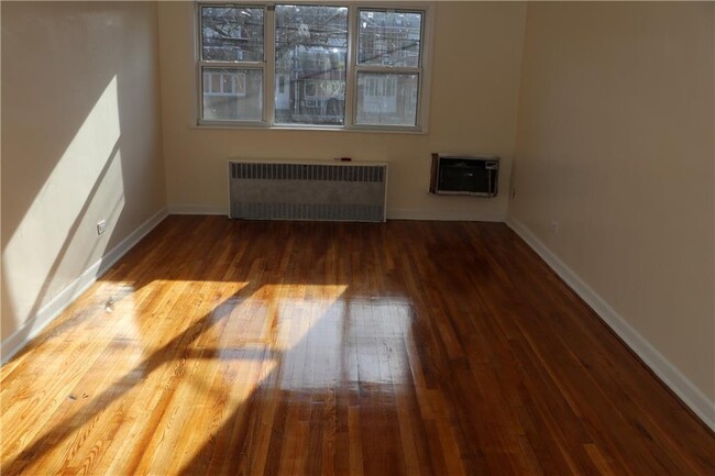 Building Photo - 921 E 86th St