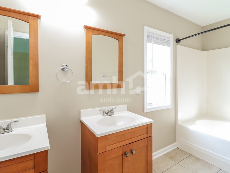 Building Photo - 61 Wintergreen Dr