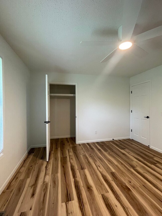 Building Photo - Great Location 3 bedroom 1 bath 1car garage
