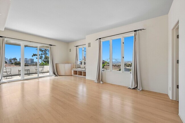 Building Photo - 2700 Barnson Pl