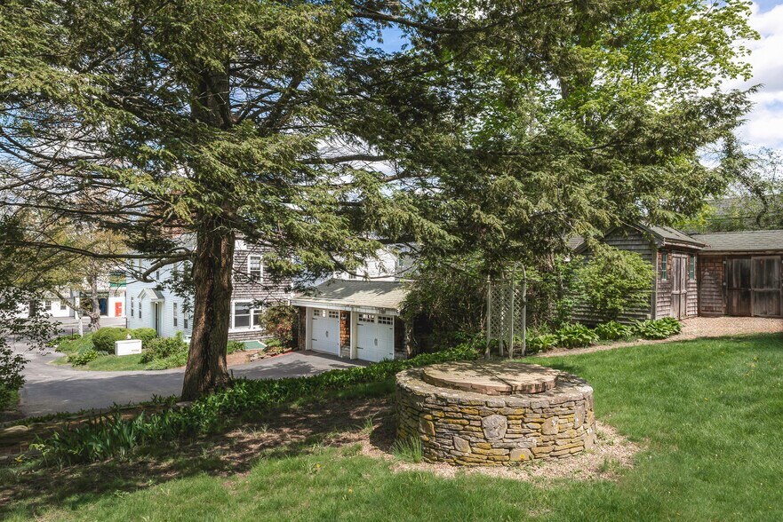 Building Photo - 329 Main St