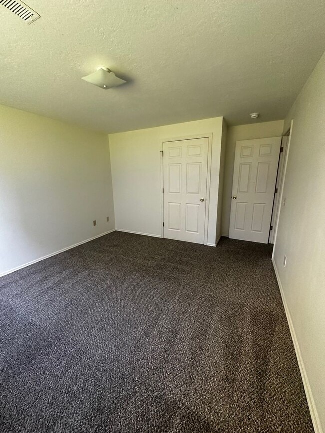 Building Photo - 43 N 25th Ave