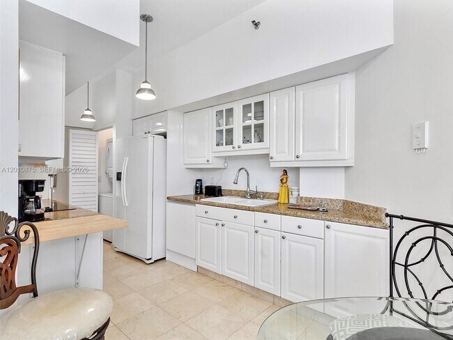 Building Photo - 8925 Collins Ave
