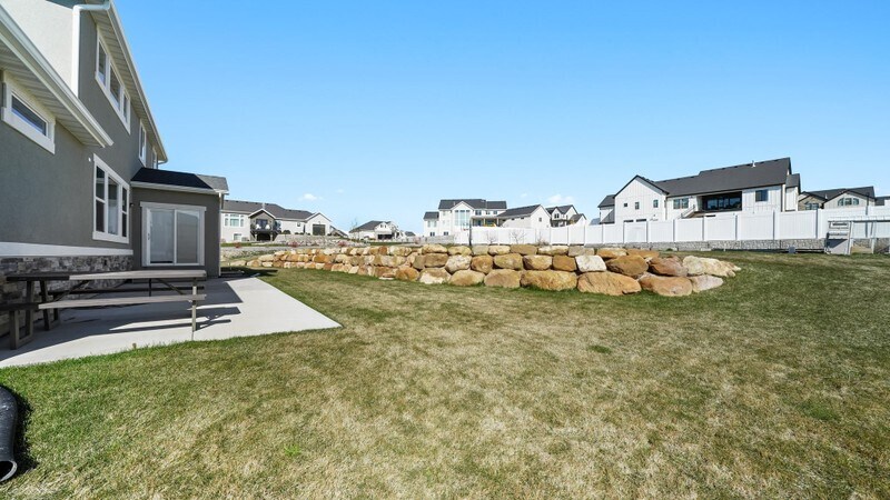 Building Photo - 2795 E Lakeside Dr