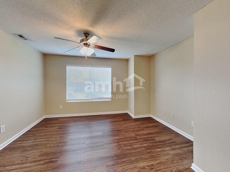 Building Photo - 897 Sunvista Dr
