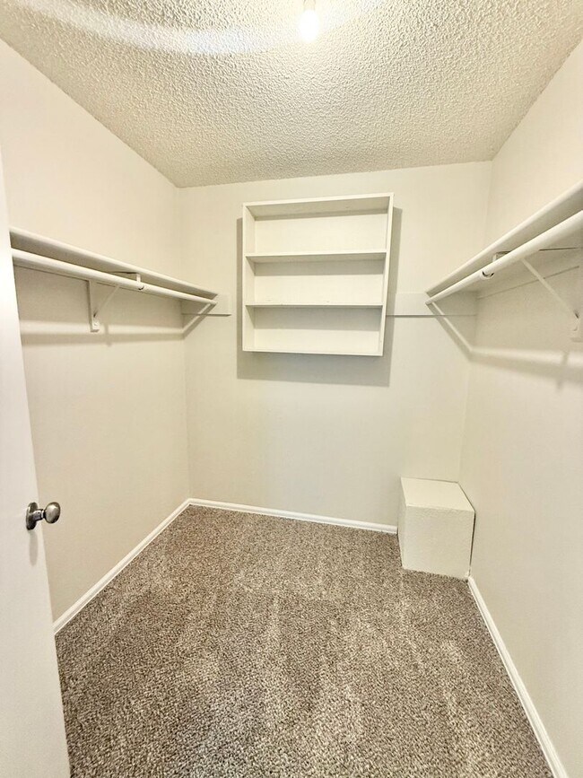 Building Photo - Beautiful Home on Picket for Rent!