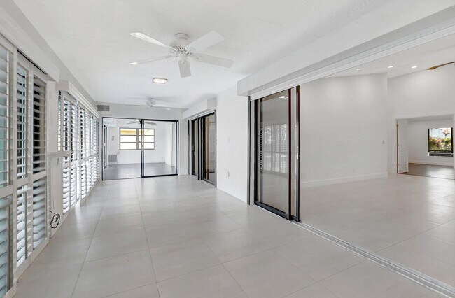 Building Photo - 355 Woodlake Ln