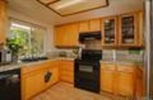 Building Photo - Terrific updated 2Br/2Ba condo in Bernardo Heights - Lomas Bernardo Complex