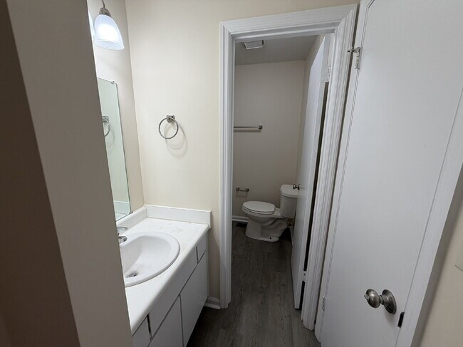 Building Photo - Townhouse for Rent
