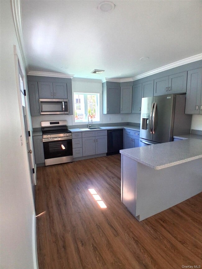 Building Photo - 11 Cedar St