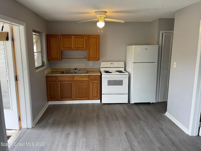 Building Photo - 2095 Pineapple Ave