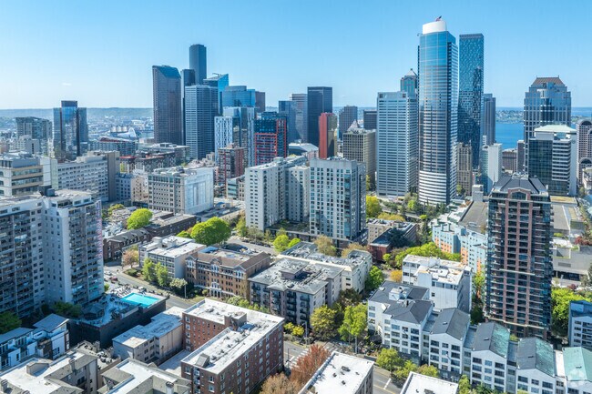 Aerial Context - Stockbridge Apartment Homes
