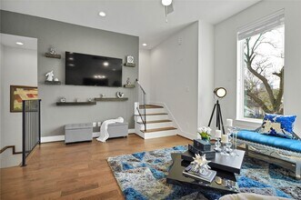 Building Photo - 2916 Cline St