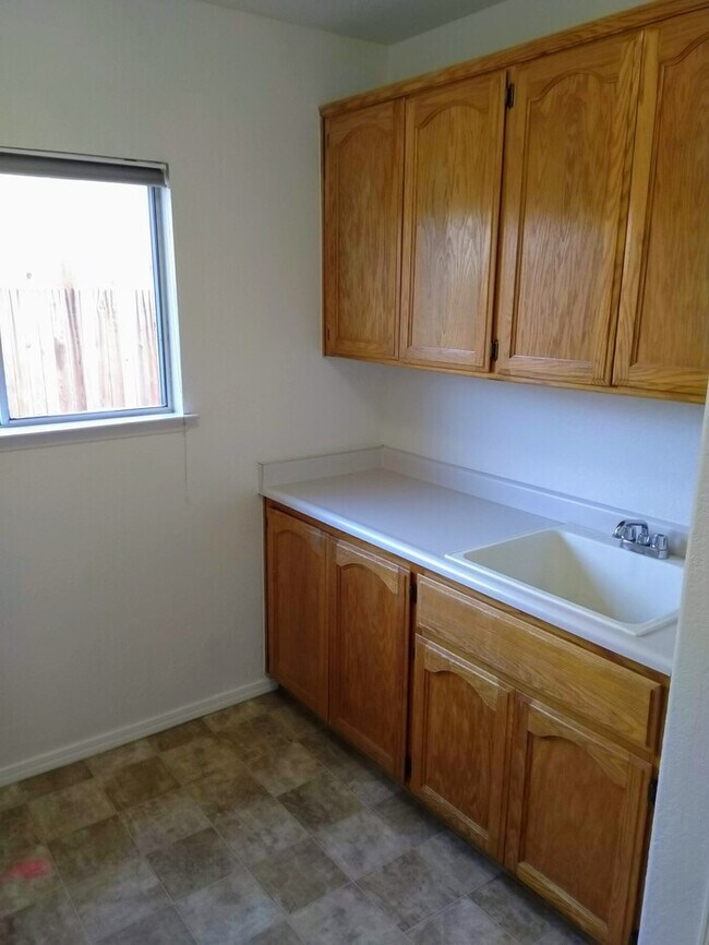 Building Photo - 6220 Cameo Dr