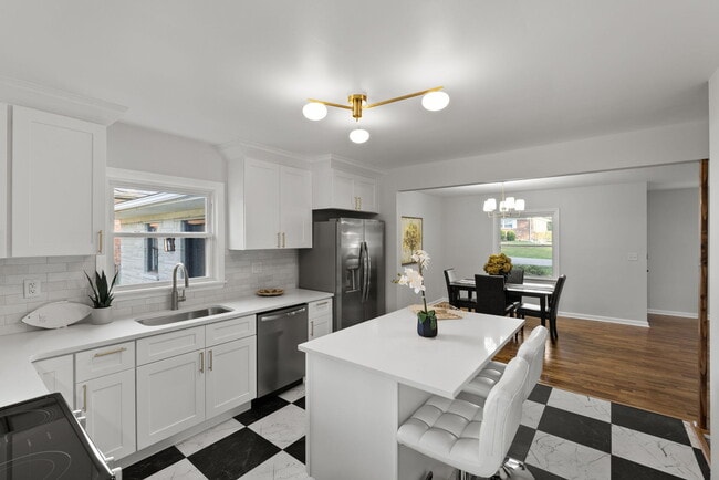 Building Photo - 1032 Algonquin Trail