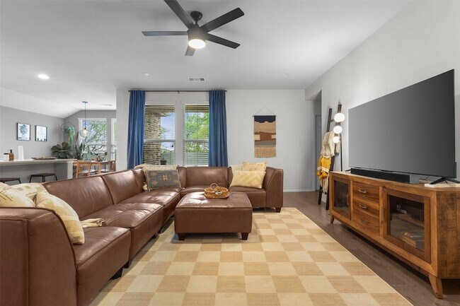 Building Photo - 1913 Kaiser Cove