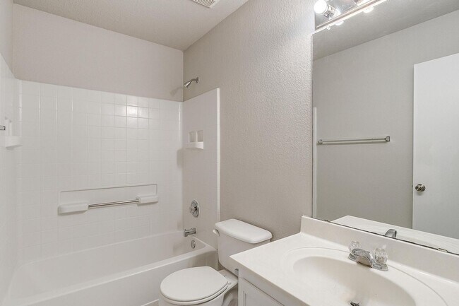 Building Photo - Ready for New Tenants- Large 3 bed, 2.5 bath in West Fort Worth- 76108