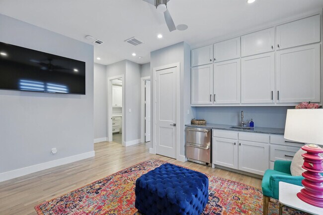 Building Photo - 428 Highwoods Trl