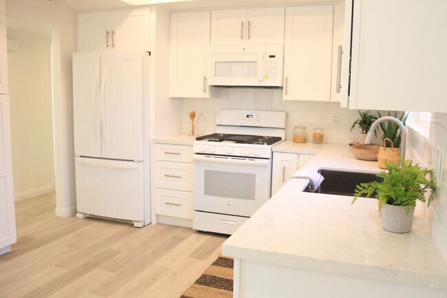 Building Photo - 26753 Avenida Las Palmas