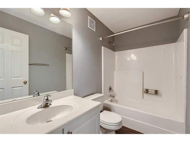 Building Photo - 2340 Kelm St