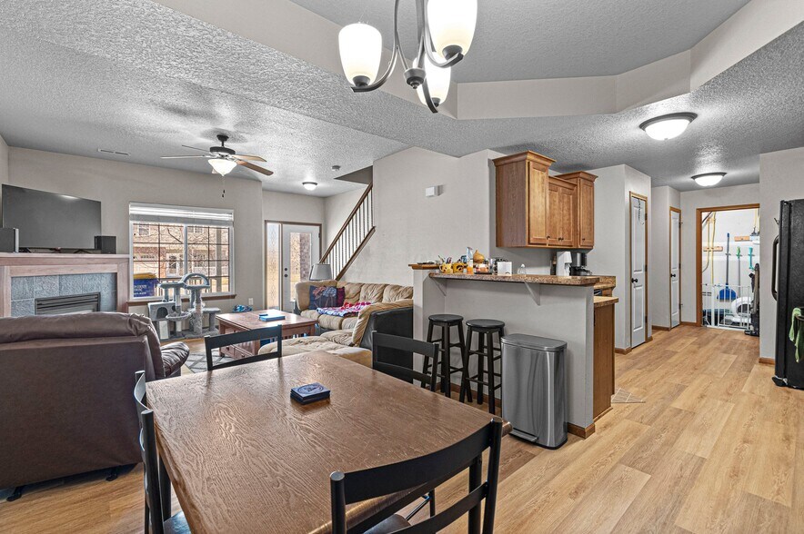 Building Photo - 1556 Burr Dr