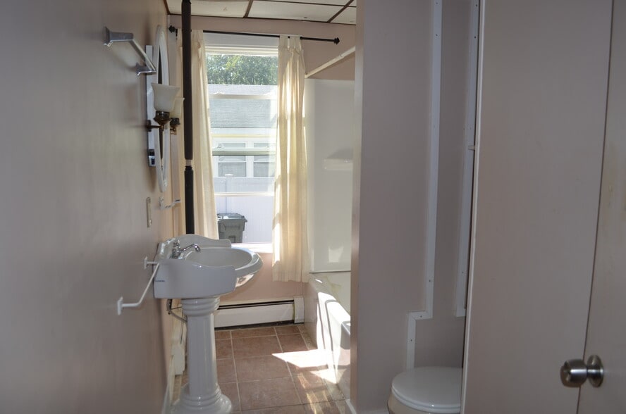 Building Photo - 10 Harborview Ave