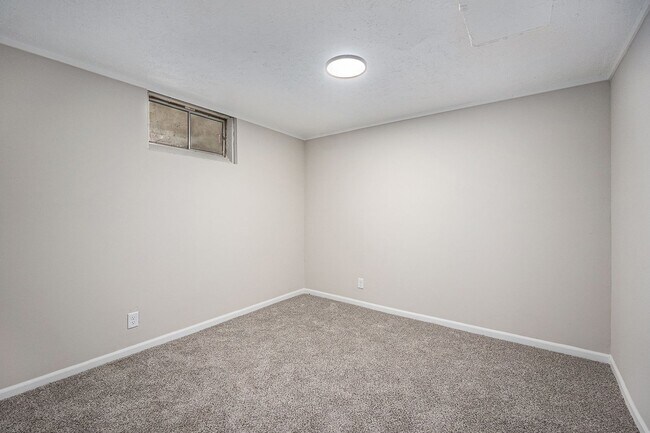 Building Photo - 3 bed 2 bath Yutan Home For Rent