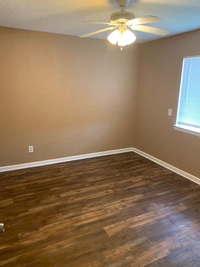 Primary Photo - 1712 Eagles Pl