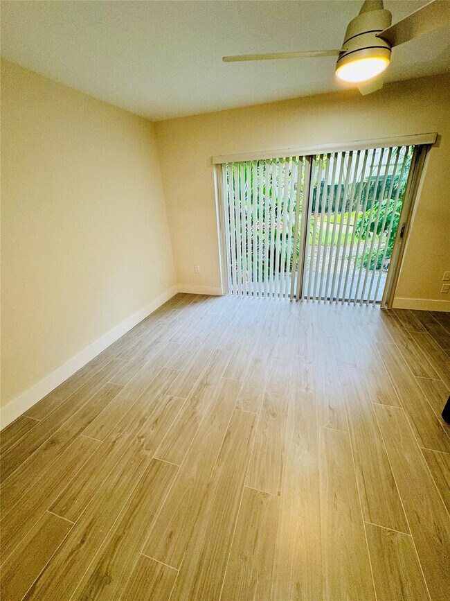 Building Photo - 805 W Oakland Park Blvd