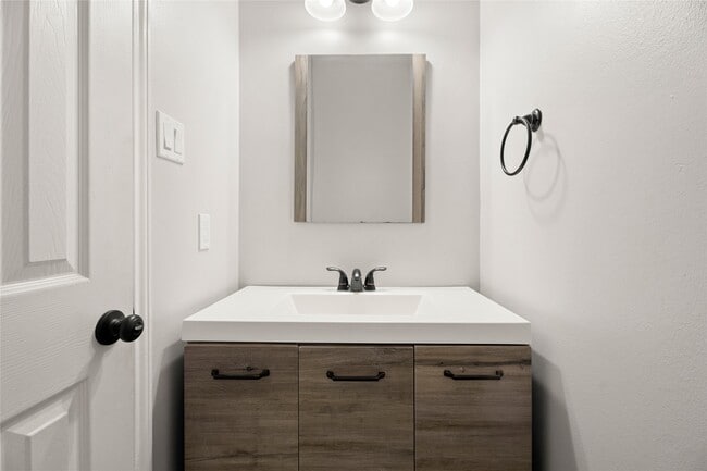 Building Photo - 1209 Comanche St