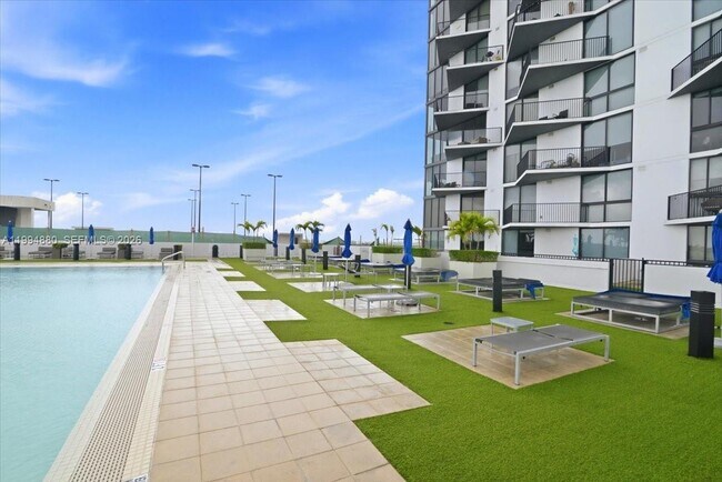 Building Photo - 5300 Paseo Blvd