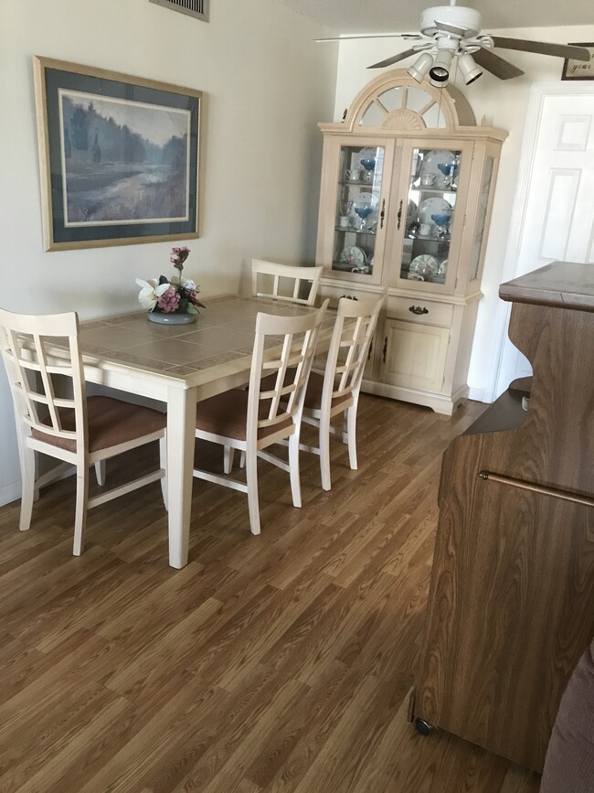 dining - 4158 Tamiami Trail