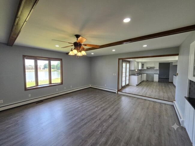 Building Photo - 14443 Lakeshore Dr