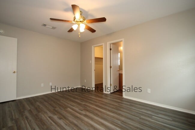 Building Photo - Hymesa Estates!