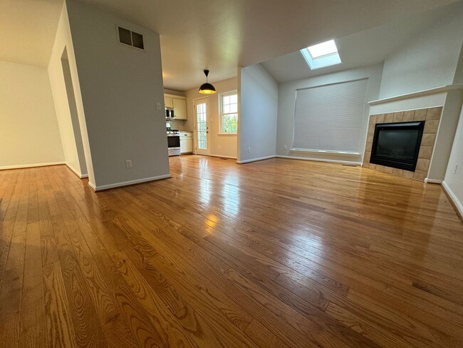 Building Photo - THREE BEDROOM  w Finished Basement- PARKLA...