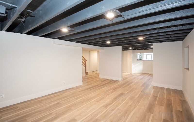 Building Photo - 2176 N Maplewood Ave