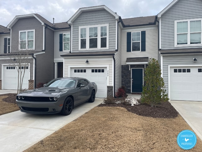 Building Photo - 222 White Oak Ridge Dr