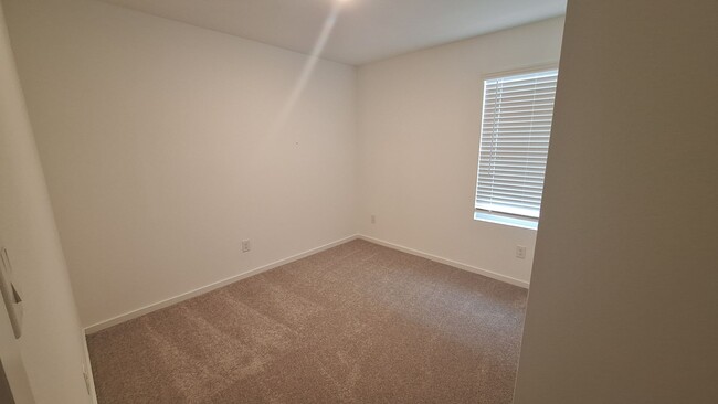 Building Photo - NEWLY BUILT 4 bedroom 2.5 Bath Single *1.5...